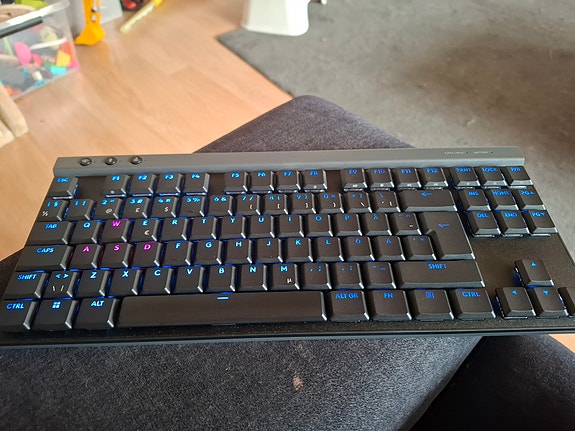 Logitech g515