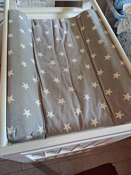 Ikea Gulliver hoitopöytä