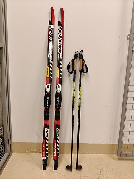 Peltonen perinteiset sukset.