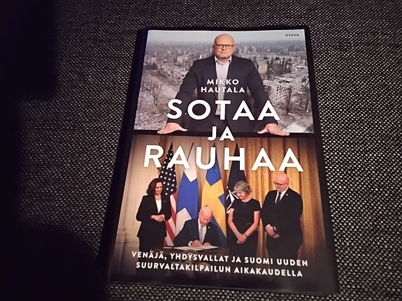 Sotaa ja rauhaa kirja