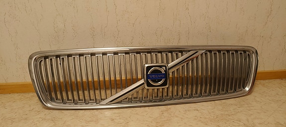 Volvo v70 00-04  etusäleikkö maski
