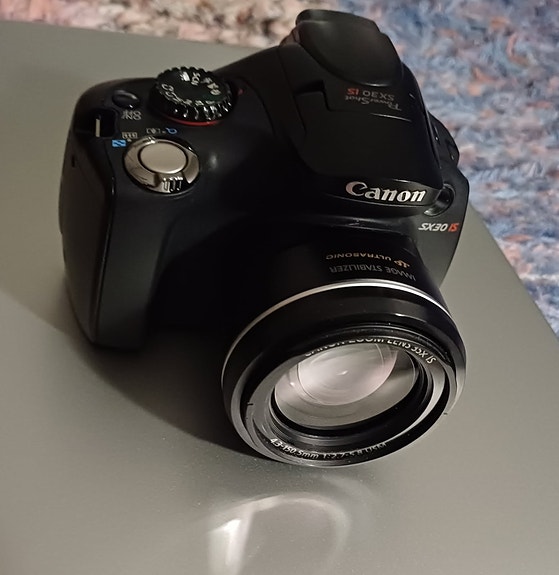 Canon PowerShot SX30 IS – 35x superzoom,