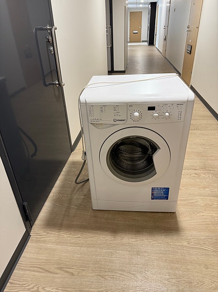 Indesit edestä täytettävä pesukone