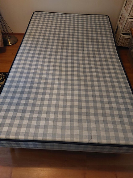 120 cm leveä  joustinrunkopatja sänky + petauspatja