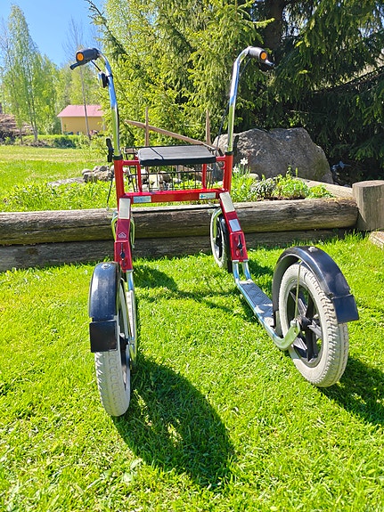 Esla tuplapotku potkupyörä