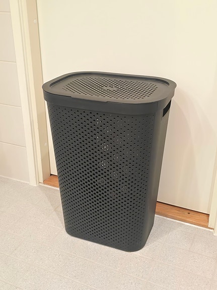 Curver pyykkikori musta 60L