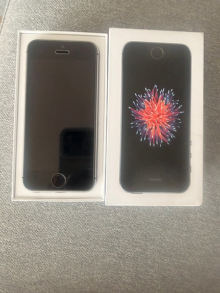 Apple iPhone SE älypuhelin