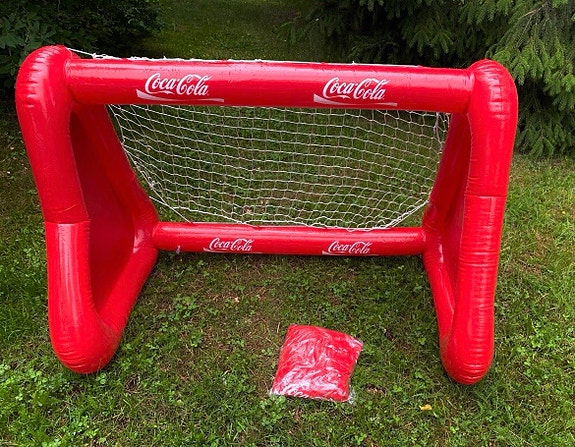 2kpl Coca-Cola ilmatäytteiset maalit + pumppu