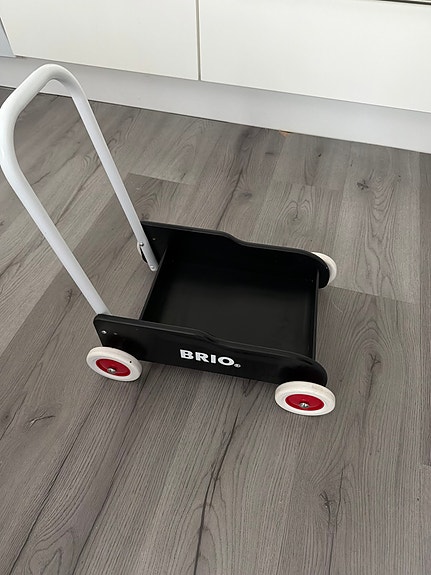 BRIO kävelyvaunu musta