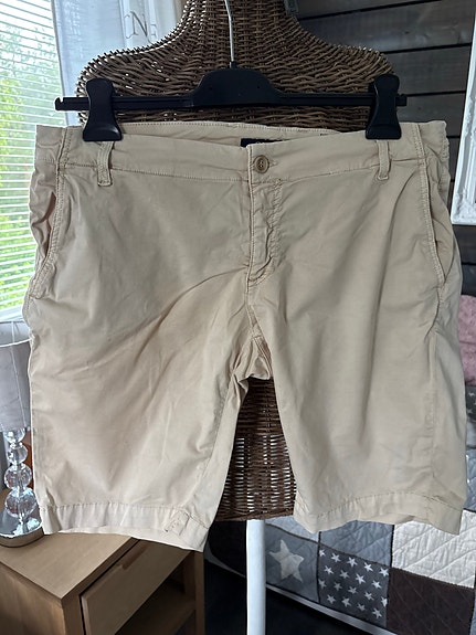 Gant naisten shortsit koko 44 beige puuvilla