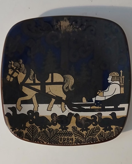 Arabia vuosilautanen 1984 koristeellinen seinälautanen