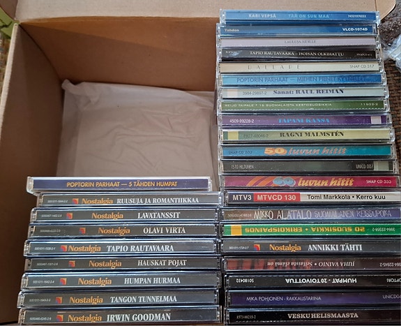 Suomi-iskelmä CD-levyjä kokoelma