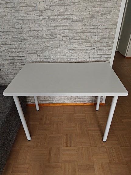 IKEA valkoinen pöytä