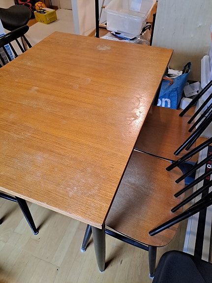 70-luvun retro ruokapöytä ja pinnatuolit