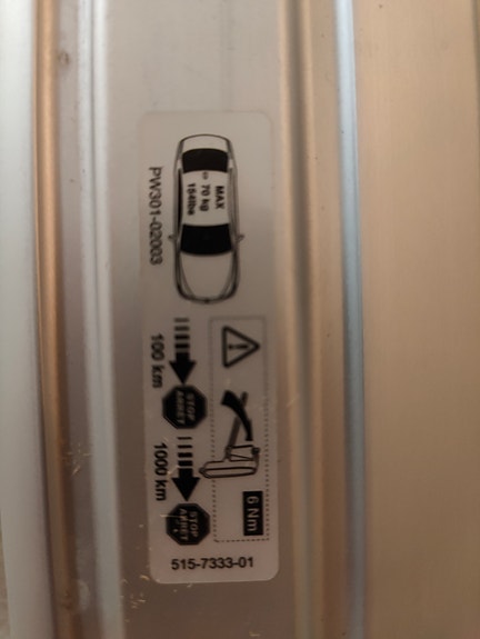 Toyota kattotelineet henkilöautoon