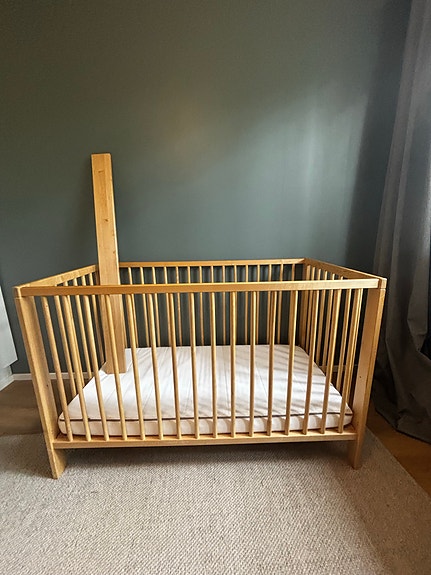 IKEA pinnasänky puunvärinen