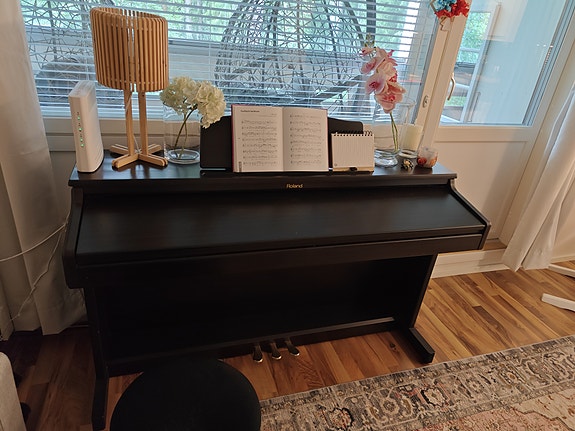 Roland HP-237e digitaalipiano mustanruskea