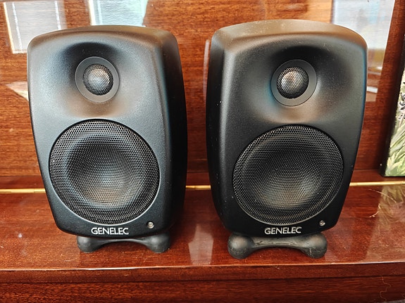 Genelec G2