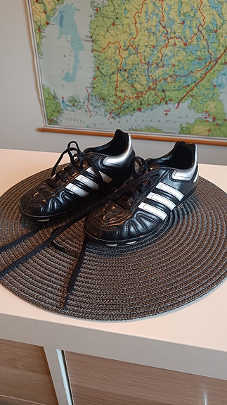 Adidas nappulakengät koko 31 musta