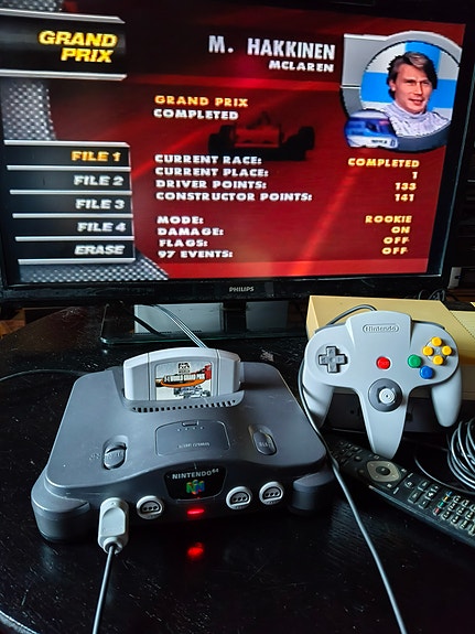 Nintendo 64 + Jumper Pak + Super Mario 64 ja muita pelejä