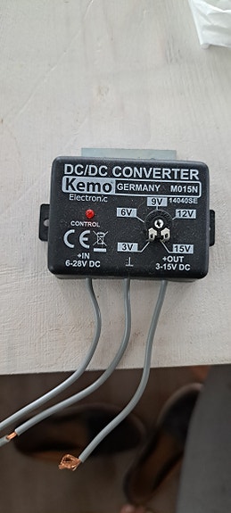 Kemo M015N DC/DC-muunnin 6–28V sisään 3–15V ulos
