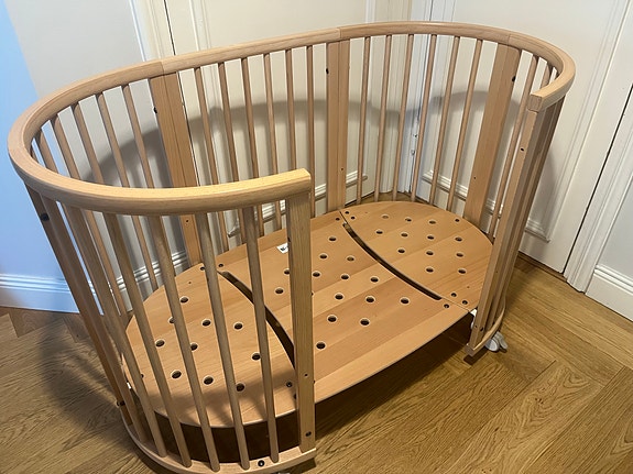 Stokke sleepi V2 ja mini pinnasänky
