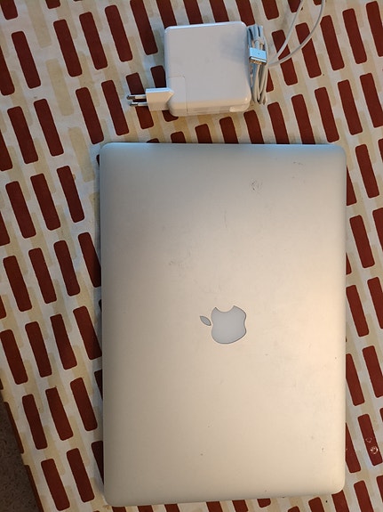 Apple MacBook Pro 15" 16GB 250GB