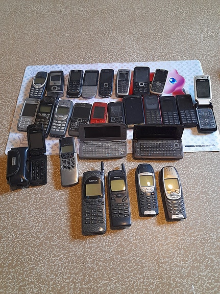 Keräilijän nokia puhelin jäämistö 27kpl