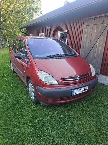 Vuokralle tarjotaan 70€/vko tai 100€/kk auto.