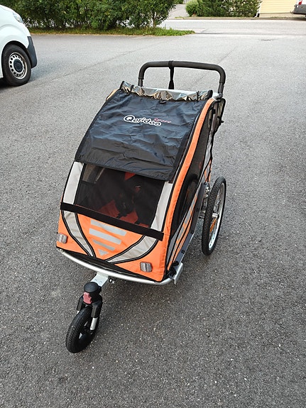 Qeridoo Sportrex2 pyöräkärry kahdelle lapselle Varattu