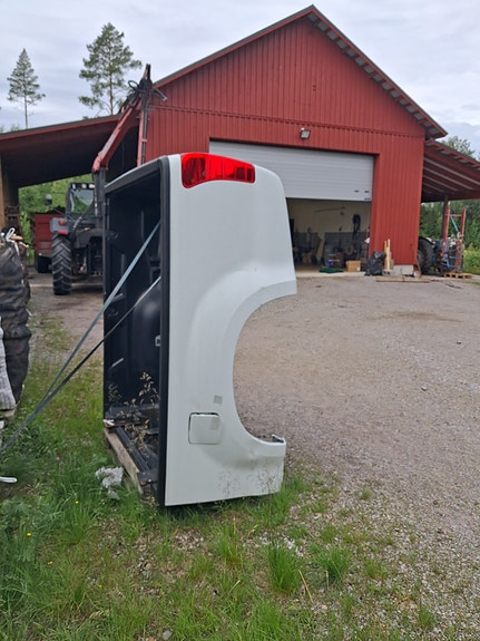 Isuzu D-max space cab takavalot, takalaita, lavan muovisuoja, lehtijousi