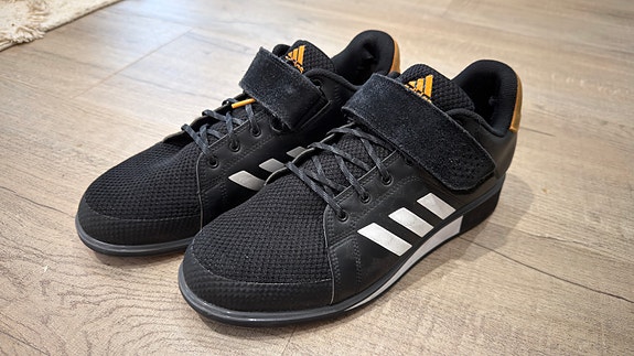 Adidas painonnostokengät koko 43 musta