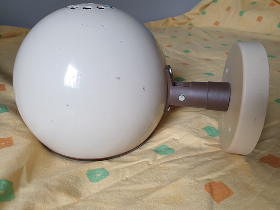 Lampukas seinävalaisin