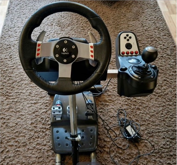 Logitech G27 + rattiteline, polkimet ja vaihdekeppi
