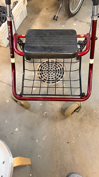 Eesla Rollator kävelypyörä punainen