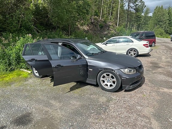 BMW farmari henkilöauto tummanharmaa e91 osiksi