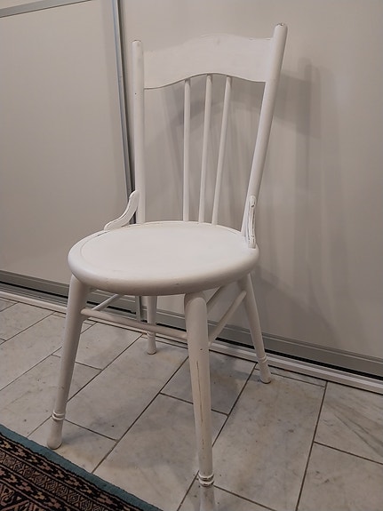 Tuoli valkea kaunis wiiniläismalli hyvä