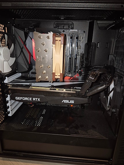 RTX 2080 , i7-8700K pelikone