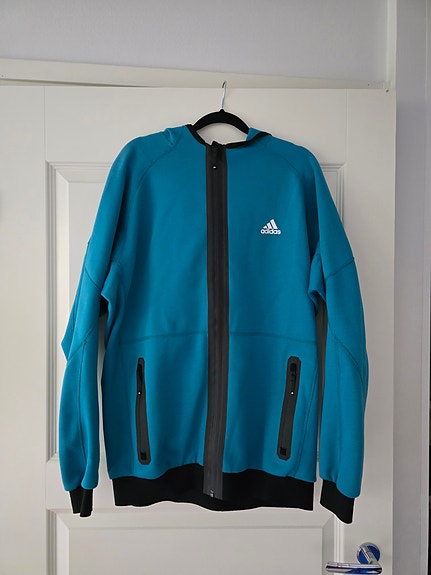 Adidas huppari