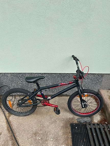 Mongoose lasten BMX-pyörä 16" musta/punainen