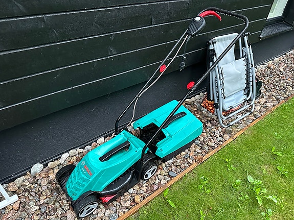 Bosch rotak 32 ruohonleikkuri kerääjällä