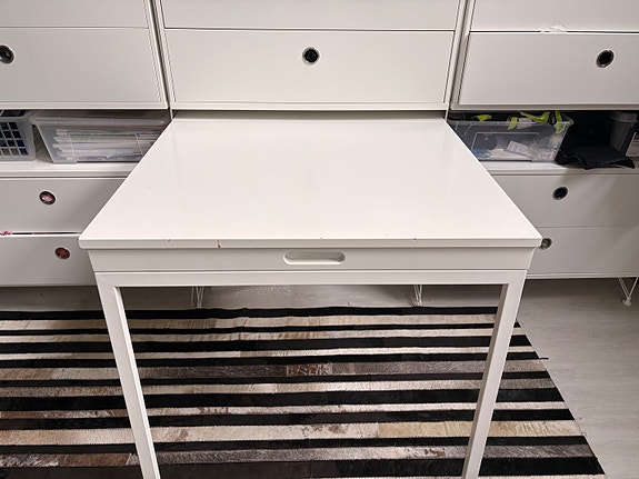 String Furniture klaffipöytä, valkoinen – toimitus PK-seudulla