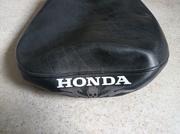 Honda Monkey Z50J tarvike istuinpäällinen musta