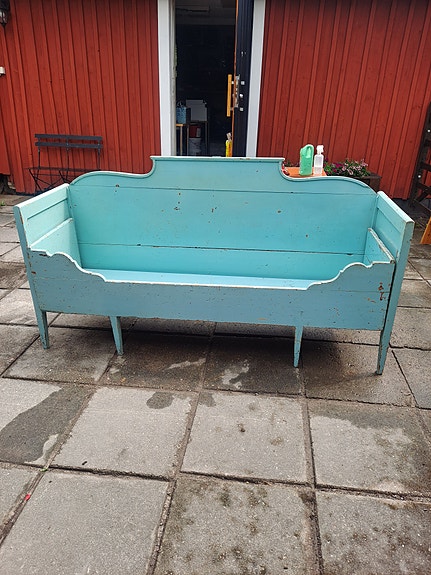 Vanha levitettävä sohvasänky