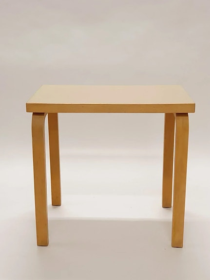 Artek sivupöytä