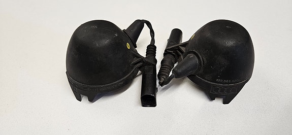 Audi TT MagRide takaiskunvaimentimien suojakupit liittimillä