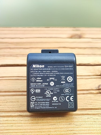 Nikon EH-69P -laturi