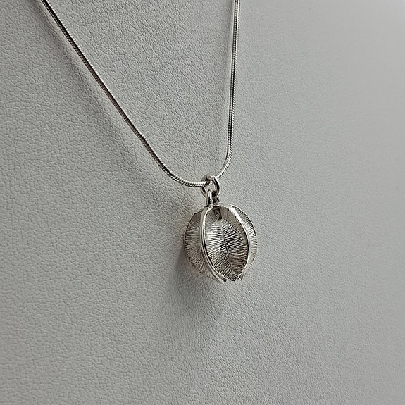 Kaulakoru, Lumikukka, Kalevala Koru, hopeaa