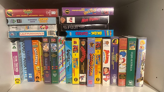 Lasten piirrettyjen VHS-kasettien kokoelma
