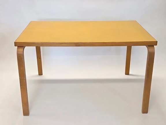 Artek 81B pöytä